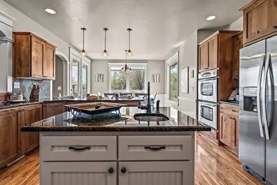 Image de The Madrona - 5 Bedroom Family Getaway to Relax - Play - Gather