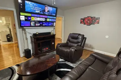 Image de 3br King Beds | 85” Tv | 4min to A&T & Downtown