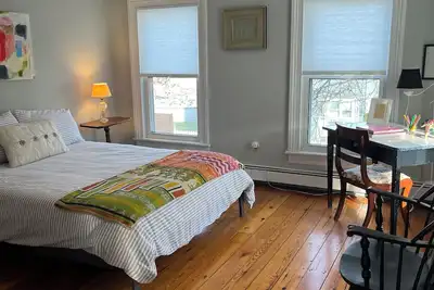 Image de 3-bedroom house in lovely Athens Ny, family friendly, expansive patio & garden