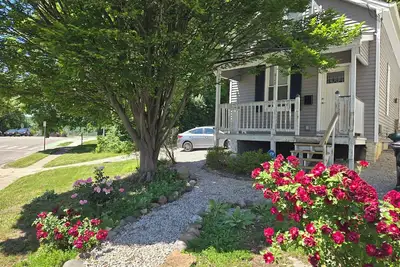 Image de Charming cottage, 3Qn w/ WiFi, Parking, Ac walkable to Clftn Nrthsd near dwntwn