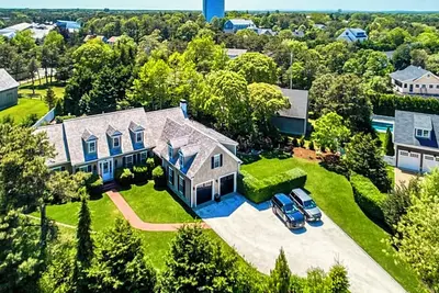 Image de 4 Bdr house with Custom Pool, Spa and Fire Pit in Edgartown.