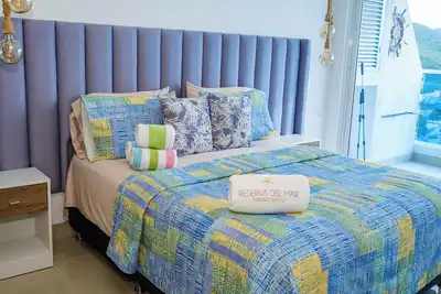 Image de Ocean view apartment with access to pool and beach