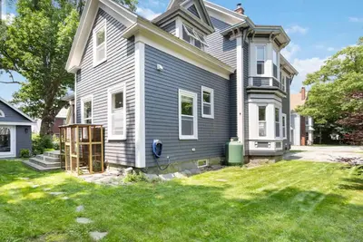 Image de Historic 3-bedroom house with a beautiful garden in oceanfront  Shelburne.