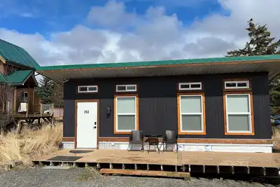 Image de Bird and Beach Guesthouse- beachfront studio cottage in Old Town Homer