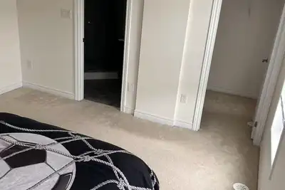 Image de Executive townhouse next to popular provincial park, 10 minutes walk