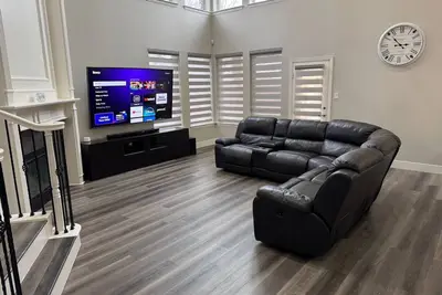 Image de Spacious 5 Bedroom/4ba house in West Frisco with office, movie room