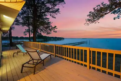 Image de Bayfront Escape, Private Dock, Large Deck, and Views!