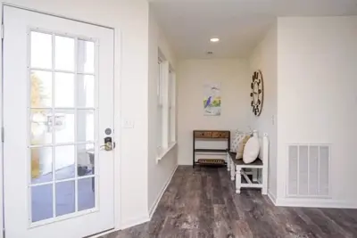 Image de 4-bedroom lakefront house in charming Leesburg with WiFi, Ac. Enjoy your stay