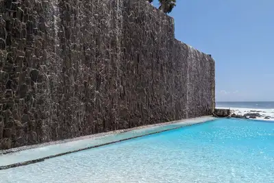 Image de Luxury Las Olas Grand- 3 Bedroom Oceanfront Condo w/ 3 Pools, 5 hot tubs, beach.