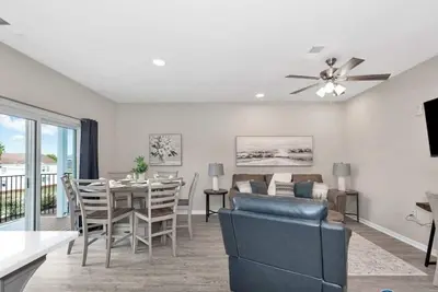 Image de 3b Luxury New 2br apartment in delightful Huntsville close to mall, aquatic ctr