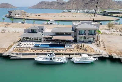 Image de Luxury Loreto Villa - 6bdr - Waterfront - 150ft Private Dock - Gated Security