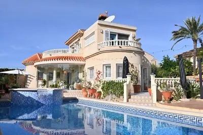 Villa 'La Mariposa' avec vue sur la mer, Wi-Fi et climatisation
