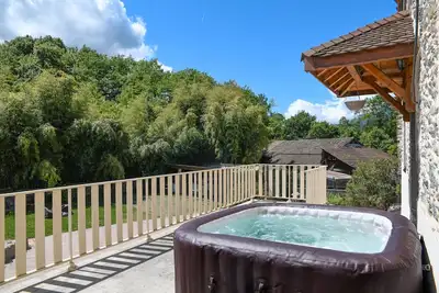 Image de Maison de vacances 'Le Moulin De Bayard' avec vue sur la montagne, terrasse privée et Wi-Fi
