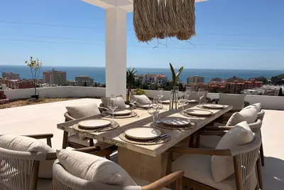Image de Villa Oasis - une villa de luxe avec piscine, terrasses et vues spectaculaires