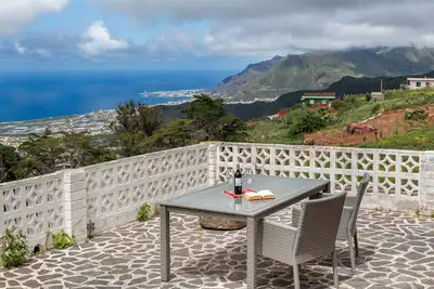 Image de Maison de vacances 'Los Dragos Y Volcán' avec vue sur la mer, terrasse privée et Wi-Fi