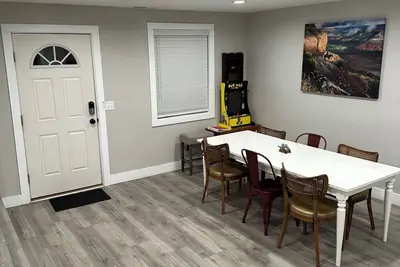 Comfy Remodeled Home. Great Basecamp for Exploring the National Parks