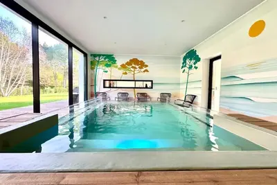 Image de Villa neuve Piscine intérieure 18pers
