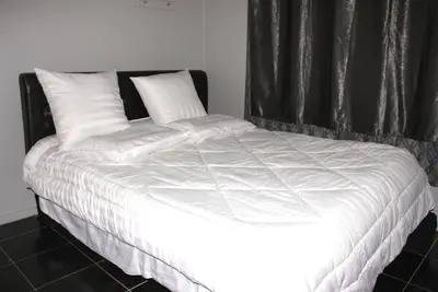 Image de Modern Apt near Best Malls Restaurants &Stores