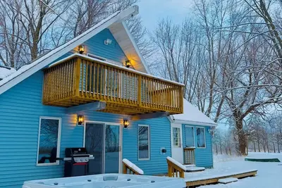 Image de Charming Lakefront cabin w/ Jaccuzi