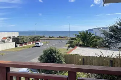 Image de Beach House with an oceanview!