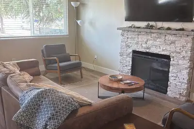 Image de 3-bedroom home close to Airport. Beutifully decorated.