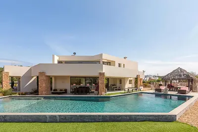 Image de Villa à Sant Antoni De Portmany avec 5 chambres à coucher, 10 couchages