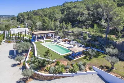Image de Villa Ă Santa EulĂ ria Des Riu avec 4 chambres Ă coucher, 8 couchages