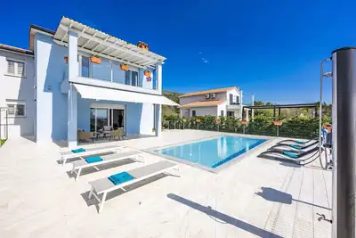 Image de Modern Villa Novek with Pool and Sea View