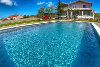 Image de House Rose - three bedroom house with outdoor pool