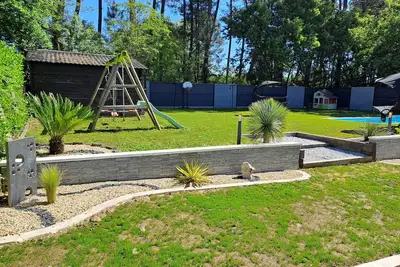 Image de Maison type villa avec terrasse et piscine
