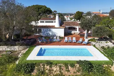 Image de Casa da Colina avec 5 chambres, 4 salles de bains et piscine privée