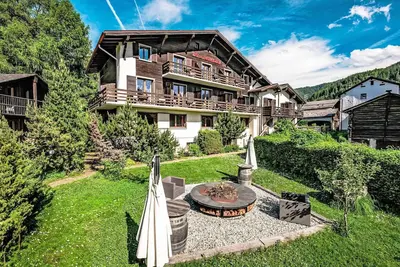 Image de Merveilleuse maison de vacances privée avec Wifi, bain à remous, terrasse et parking