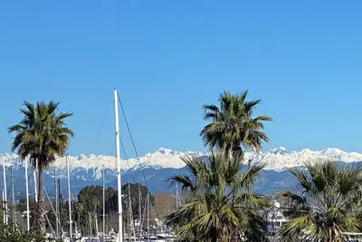 Image de Appartement avec climatisation proche du port et de la vieille ville d'Antibes
