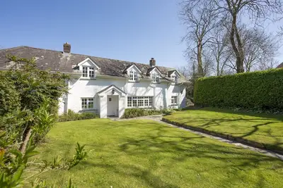 Image de Sparnal Stitch nestled within the trees, just moments from sandy beaches