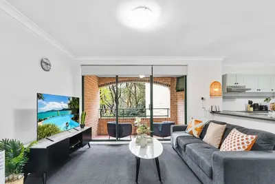 Image de A two-bedroom apartment located in Chippendale
