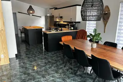 Image de Cadre exceptionnel au bord du lac long avec vu panoramique à couper le souffle