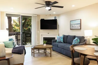 Image de Stylish 1-Bedroom Ocean Unit: Renovated with Peaceful Garden Views