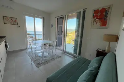 Image de Stunning sea view! 2-bedroom apartment, 5 minutes walking to the beach, Ac, pool