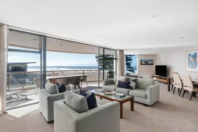 Image de Oceanfront Apartment: Beach, Downtown & 2 carparks