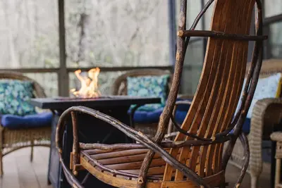 Image de Treetop Cottage -  King, Private-In Town, Xl Porch, Smart TVs, Wd