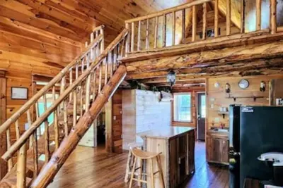 Image de Peaceful Rustic Cabin