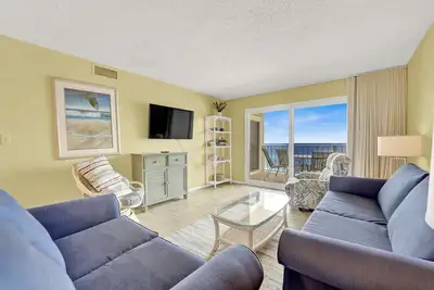 Image de 2 Bedroom Deluxe Oceanfront with Pool Facing Beautiful Beach. . Free Beach Chairs