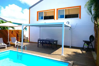 Image de 🌴 Villas en Bois avec Vue Mer & Piscine Privée – 6 Pers. – Vieux-Habitants