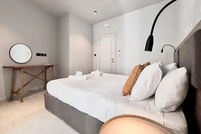 Image de Exclusive Retreat off the Sea Front Promenade