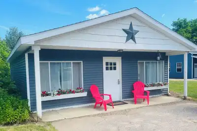 Image de Charming 2-bedroom cottage with WiFi, Ac in fabulous Elk Rapids