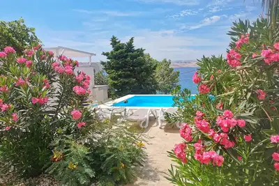 Image de Beachfront Apartment Anita with pool - top 3