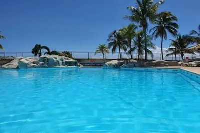 Image de Appt T3 en bord de mer, piscine, plage et restaurant les pieds dans l’eau.