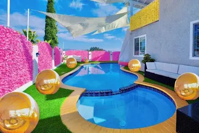 Image de Midweek Sale: 3 Nights 899+ Fees thru April 2026