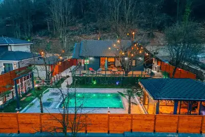 Image de 2+1 Wooden Bungalow for 5 People with Heating Pool and Winter Garden in Yanık