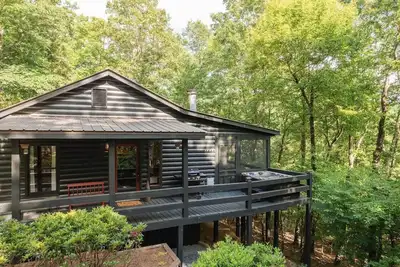 Image de Peaceful Modern Mnt Hideaway, Hot Tub+Fire pit